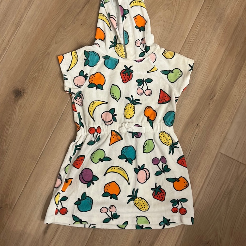Girls size 5 short sleeve, Hanna Andersson, toweling hoodie, fruit print.